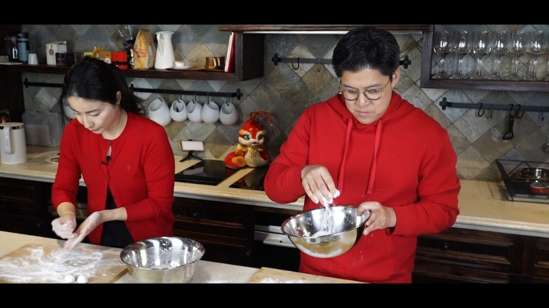 郭晶晶近日與霍啟剛合體拍片曬廚藝。