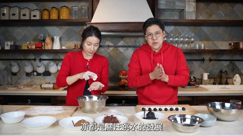 郭晶晶的廣東話很流俐。