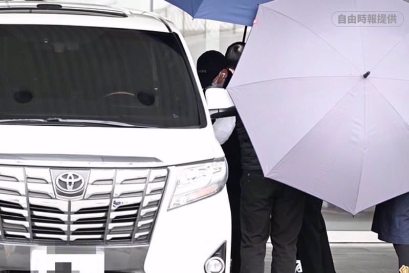 藝人大S病故日本，其骨灰透過私人包機5日下午3點返抵臺灣。（圖／自由時報提供）