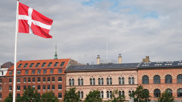 外媒指出，丹麥軍方花費(fèi)至少400萬歐元購(gòu)買了75萬雙羊毛襪，其中最厚的款式，足以在格陵蘭島這種極寒天氣下使用。