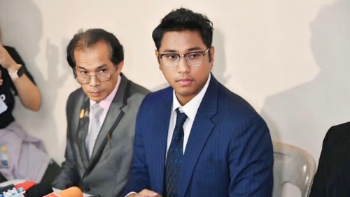 泰國反對派進步黨議員猜?lián)P帕萬（Chaiyamphawan Manpianjit，右）被指強奸臺灣女游客。