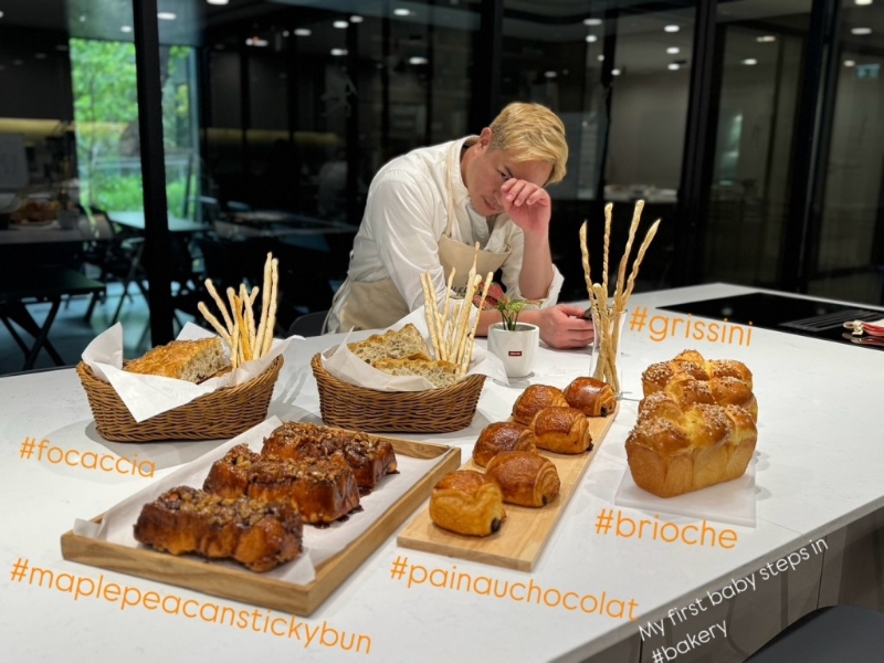 上月中，陳鍵鋒在IG曬出多款自家炮制的面包，當時的他身形清減了不少。