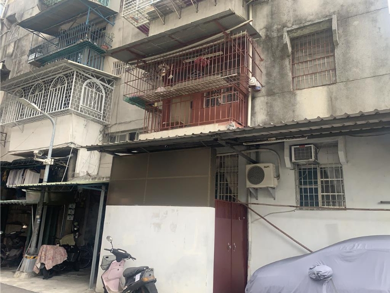 涉嫌殺人分尸的老翁張介宗住在高雄市前鎮(zhèn)區(qū)一棟老舊公寓的二樓