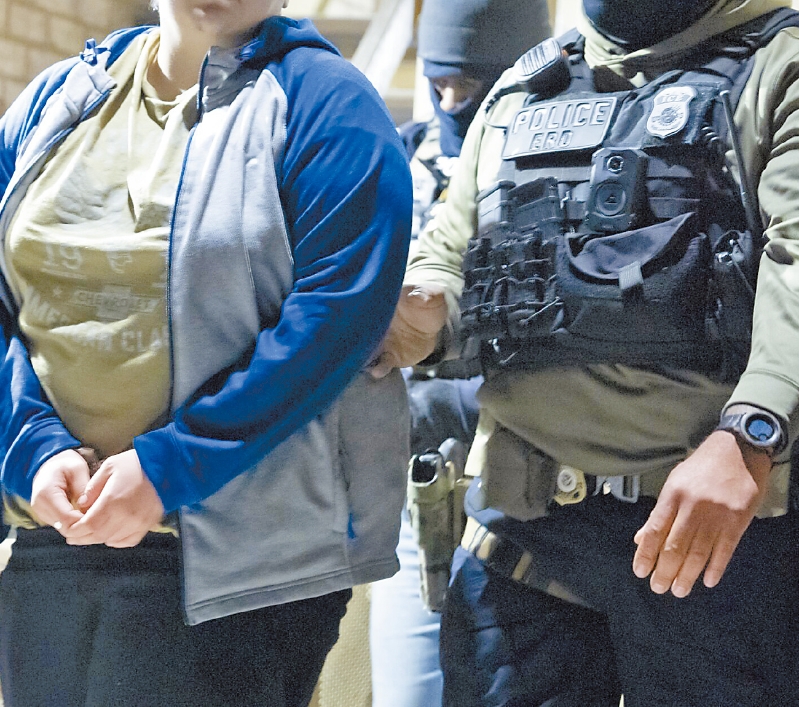 美加大力度驅(qū)逐無證移民。