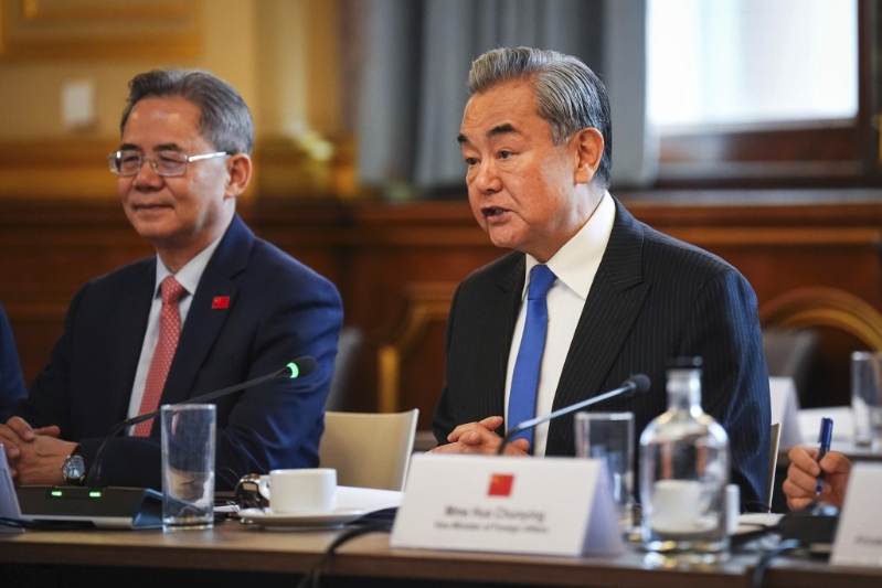 外長(zhǎng)王毅在倫敦與英國(guó)外相重啟戰(zhàn)略對(duì)話。美聯(lián)社