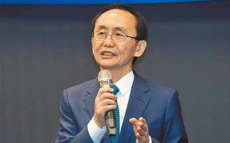 媒體人吳子嘉（圖）爆料稱，潘孟安已經(jīng)不選高雄市長了，未來可能接下一任行政院長。（資料照）