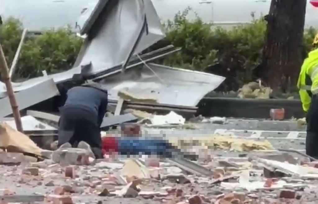 多人被炸飛倒地 多人被炸飛倒地