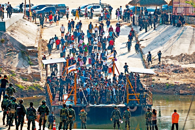 緬甸前天向泰國移交一批跨國詐騙受害者。