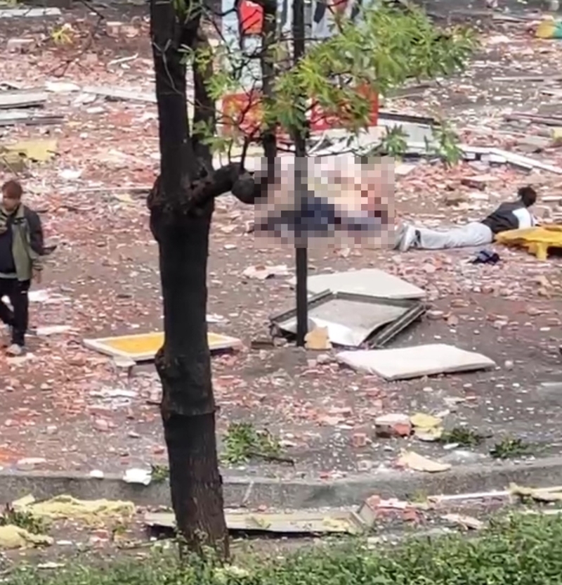 據(jù)報(bào)有人被炸飛身亡。