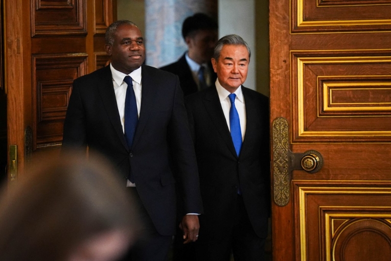 王毅和林德偉舉行會談。路透社