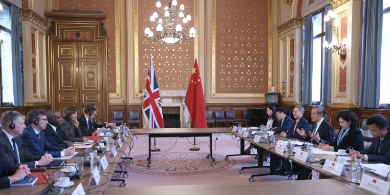 王毅和林德偉舉行會談。新華社