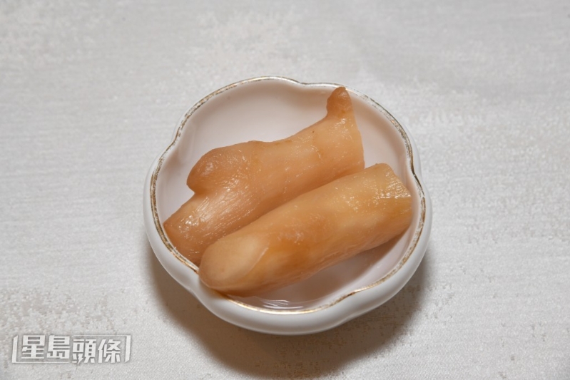 以泡姜及泡椒等調(diào)味。