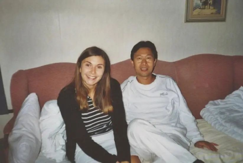 來自瑞典的維羅尼卡到大連學(xué)中文，期間兼職教英文認識了林友。