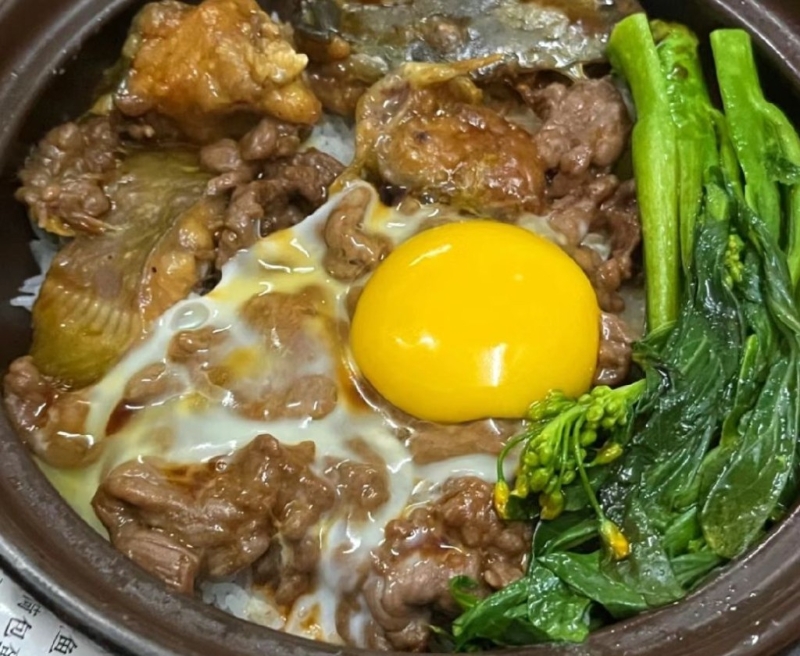 3. 超記煲仔飯 窩蛋牛肉飯。（圖片來源：小土豆吃遍廣州@小紅書）