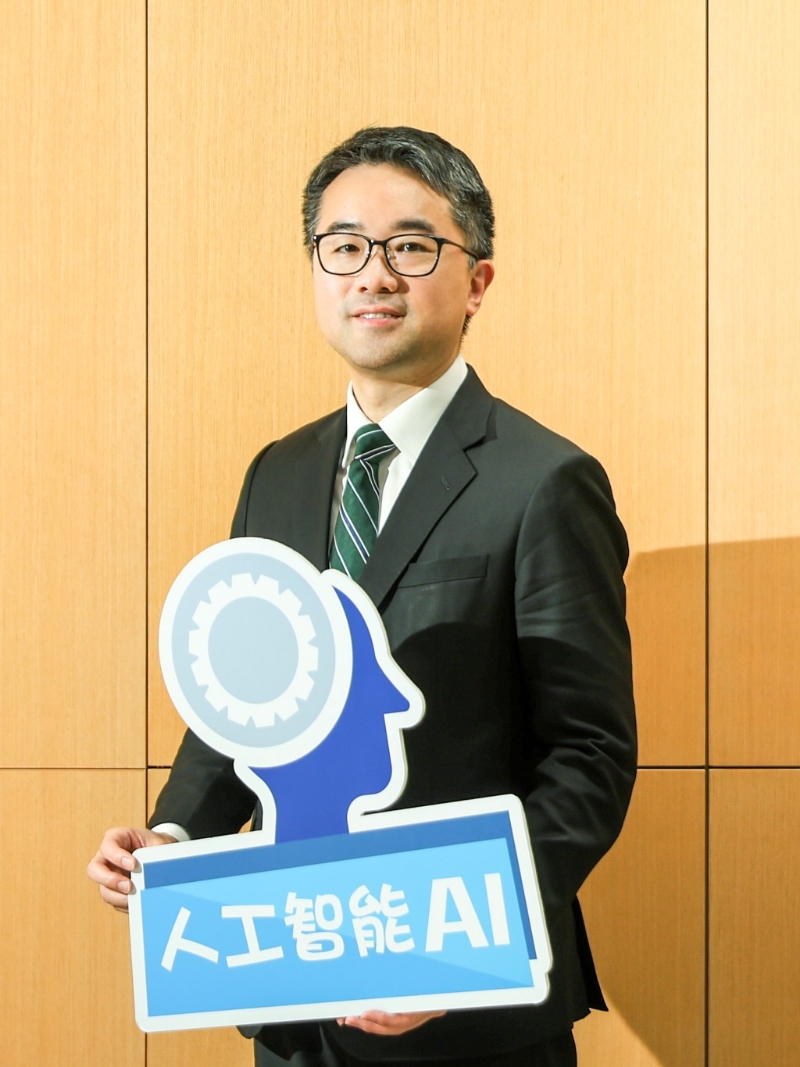 委員會主席、教育局副局長施俊輝接受本報(bào)專訪時(shí)表示，發(fā)展數(shù)字教育的重點(diǎn)，在于如何運(yùn)用人工智能(AI)輔助教學(xué)。