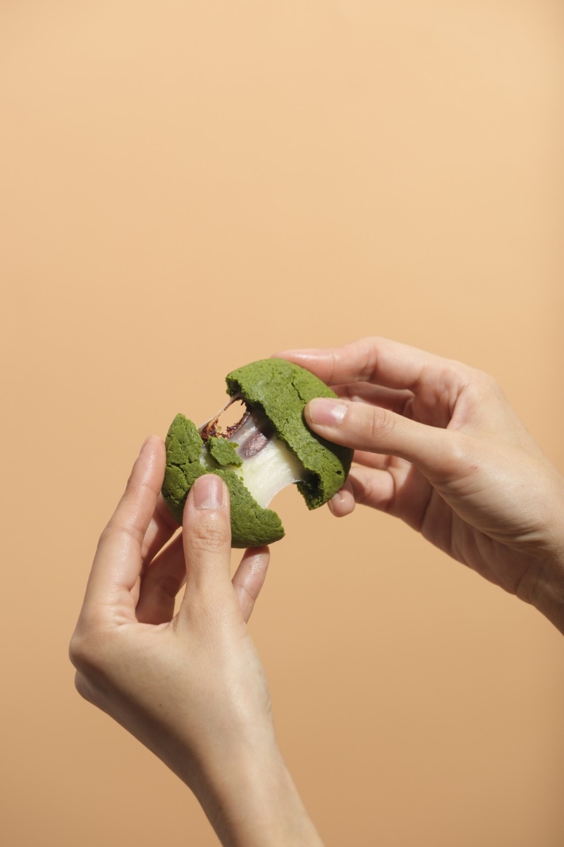 麻薯曲奇（每塊$28）每日新鮮制作，有日本小山園抹茶、經(jīng)典牛油原味、法國 Valrhona 黑朱古力及日本小山園焙茶四種口味。