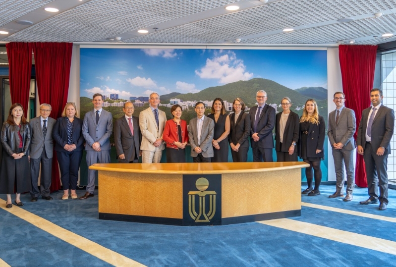 科大校長(zhǎng)葉玉如（左七）及理學(xué)院院長(zhǎng)王殷厚（左八）接待來(lái)自倫敦帝國(guó)學(xué)院的代表團(tuán)。 科大提供