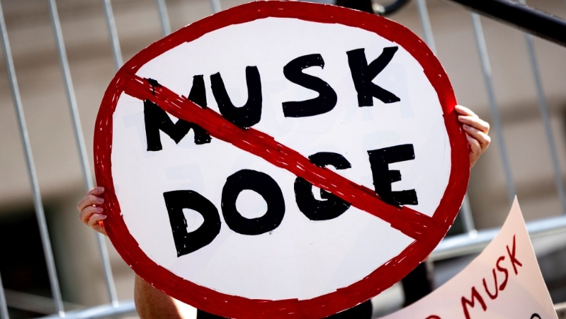 美國示威者反對「馬斯克效率部」。美聯(lián)社