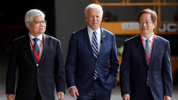 2022年12月臺(tái)積電美國廠移機(jī)典禮，時(shí)任總統(tǒng)拜登（圖中）親自出席。