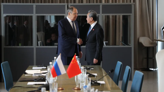 王毅會(huì)見(jiàn)俄羅斯外長(zhǎng)拉夫羅夫