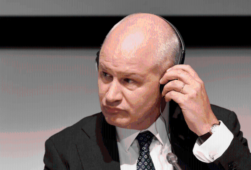 路透社報道，英國工黨新政府計劃任命前港督衛(wèi)奕信的兒子彼得·衛(wèi)奕信（Peter Wilson）出任英國駐華大使，目的是修補對華關系。路透社