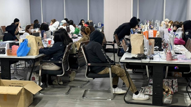 菲律賓警方早前掃蕩網(wǎng)賭集團(tuán)據(jù)點(diǎn)，拘捕450人。 PAOCC