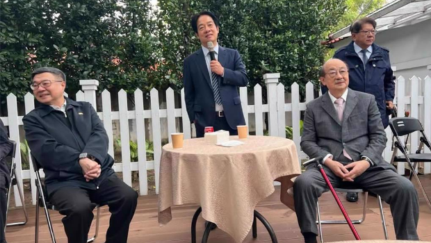 賴清德辦烤肉趴，“行政院長”卓榮泰(左起)、民進(jìn)黨“立院”黨團(tuán)總召柯建銘、“總統(tǒng)府”秘書長潘孟安都出席了。