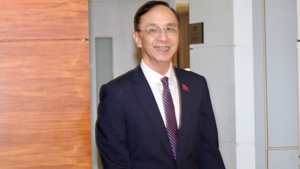 國(guó)民黨24日舉行立法實(shí)務(wù)研討會(huì)，國(guó)民黨主席朱立倫進(jìn)入會(huì)場(chǎng)前受訪。