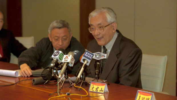 沈君山（右）、曹興誠（左）