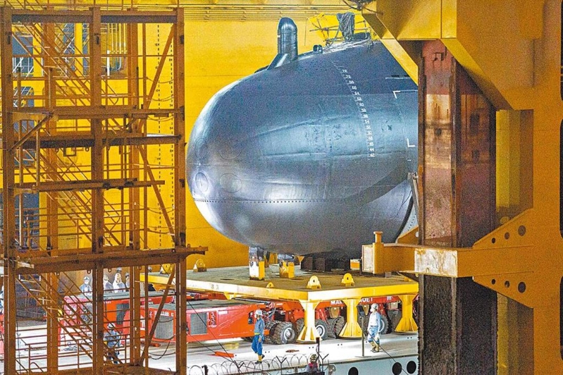 “海鯤”潛艦完成泊港“軸系校中作業(yè)”后，再浮移至臺船干塢，坐墩干塢內(nèi)已超過2個月，引發(fā)外界疑慮。中時資料照.jpg