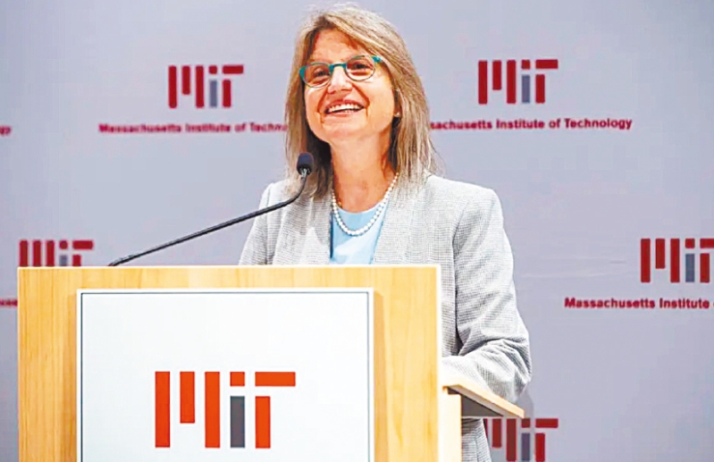 MIT校長(zhǎng)科恩布魯斯。