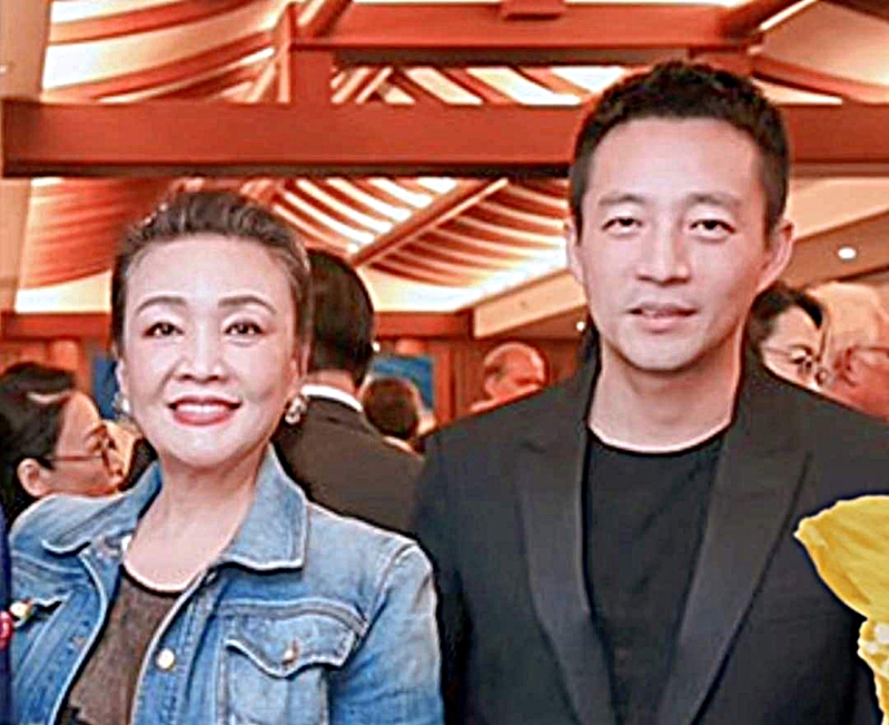 王小菲先前因社群賬號被封禁，氣得公開宣布和媽媽張?zhí)m斷絕母子關(guān)系。（圖／攝自微博）