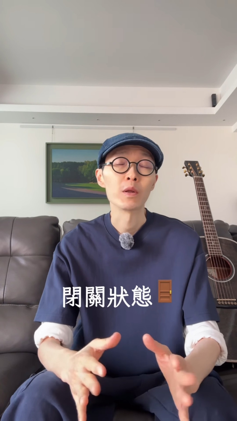 片中可見(jiàn)方大同明顯消瘦，臉龐削瘦到變「V字」，讓人心疼，但看起來(lái)精神不俗。