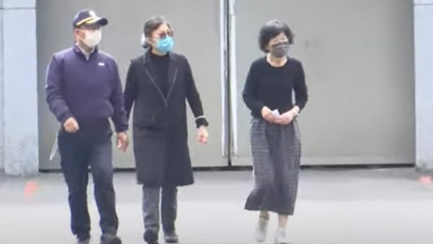 會客結(jié)束后柯美蘭透露，柯文哲日前在所內(nèi)不慎閃到腰