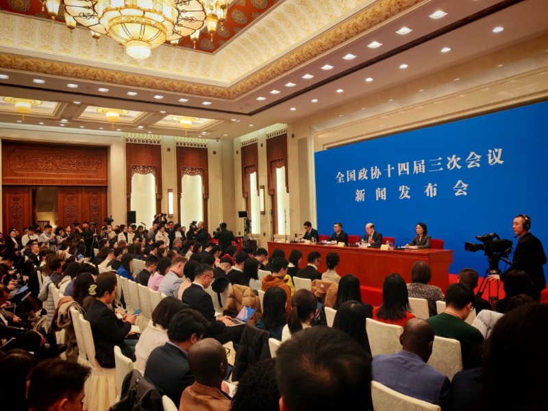 劉結(jié)一主持政協(xié)記者會。 楊浚源攝