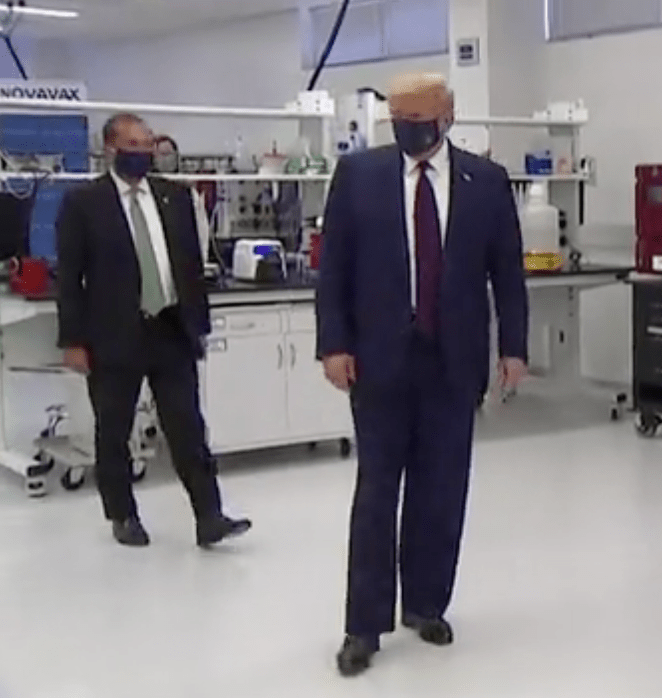 2020年特朗普在實(shí)驗(yàn)室 2020年特朗普在實(shí)驗(yàn)室