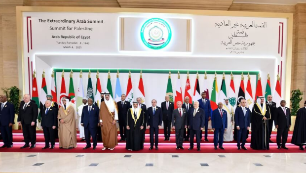 阿拉伯峰會各國領(lǐng)袖合影。