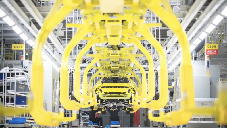 湖北武漢經(jīng)開區(qū)智能網(wǎng)聯(lián)和電動汽車產(chǎn)業(yè)園的路特斯全球智能工廠一角