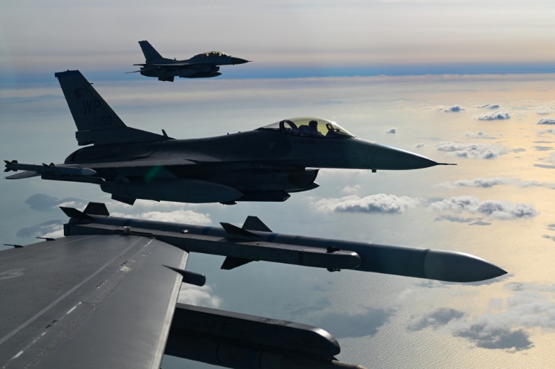 韓國(guó)空軍主力KF-16戰(zhàn)機(jī)。 US Air Force