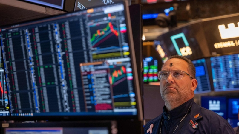 關(guān)稅生效、取消令美股一跌再跌。法新社