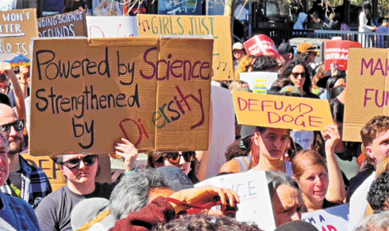 ?東灣柏克萊的集會(huì)也吸引大批民眾參加。灣區(qū)城市新聞社