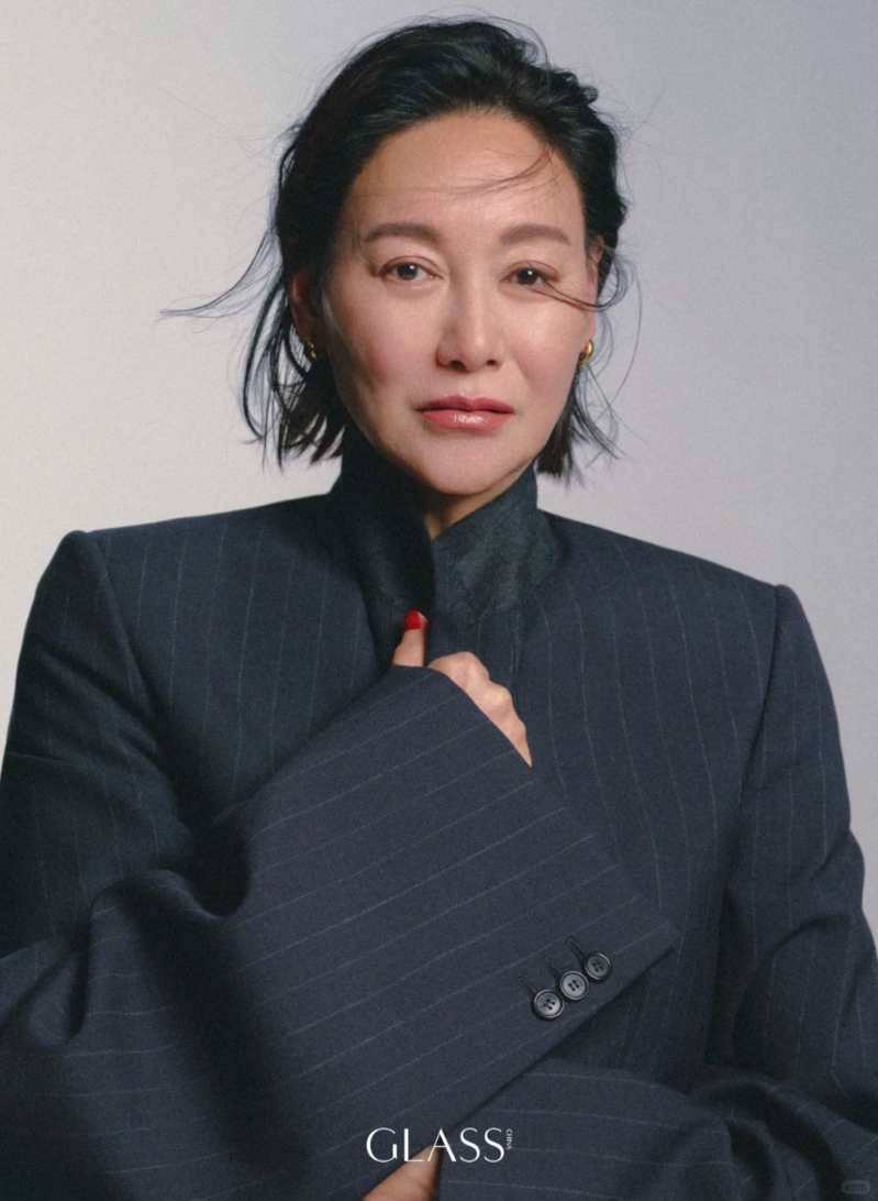 有網(wǎng)民指惠英紅的嘴巴出現(xiàn)異樣。1