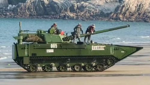 解放軍新一代兩棲裝甲車。