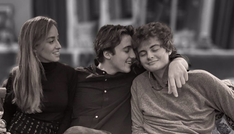 歐洲盧森堡弗雷德里克王子（Prince Frederik，上圖右）1日病逝，得年22歲，他生前罹患名為“PolG”的粒線體罕見(jiàn)疾病。 截取自PolG非營(yíng)利基金會(huì)官網(wǎng)