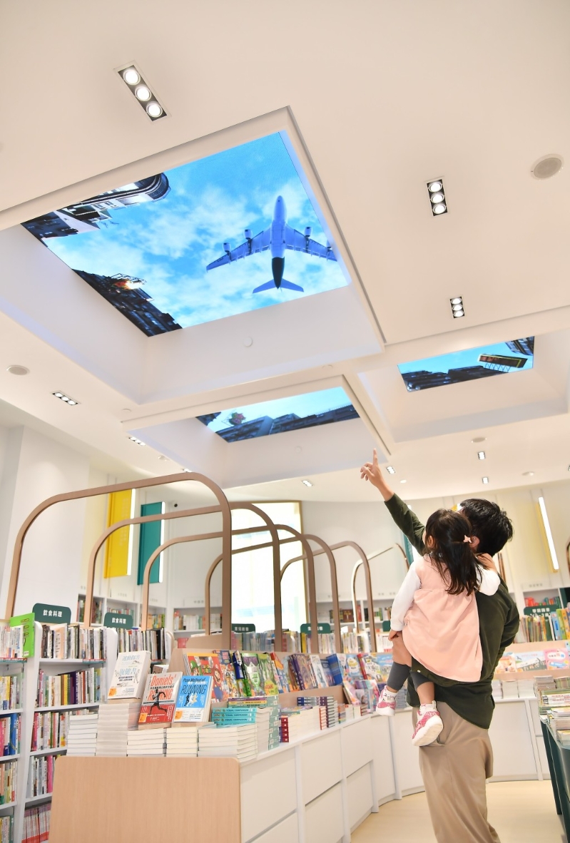 親子優(yōu)惠︳重溫啟德舊機(jī)場歲月 必打卡立體3D模擬飛機(jī)展示墻（圖片來源：商務(wù)印書館）