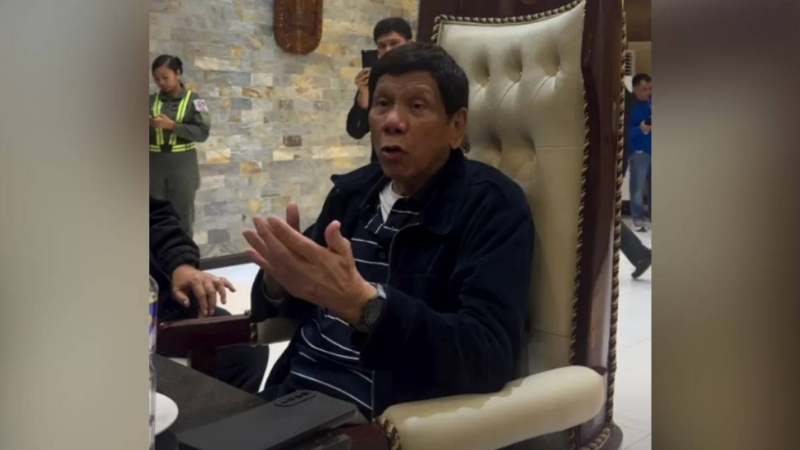 杜特爾特現(xiàn)身空軍機場畫面曝光，當場質(zhì)疑“我犯什么罪”。 IG@veronicaduterte