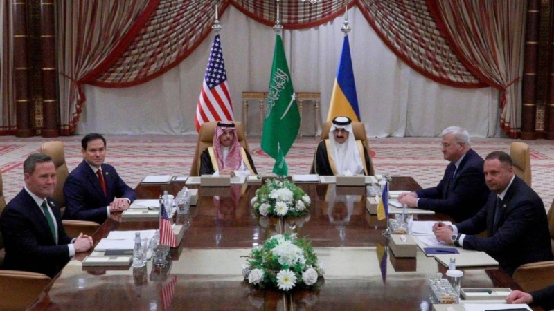 美國(guó)國(guó)務(wù)卿魯比奧（左2）在沙特阿拉伯與烏克蘭代表，商討俄烏戰(zhàn)爭(zhēng)?；鹗乱?。 路透社