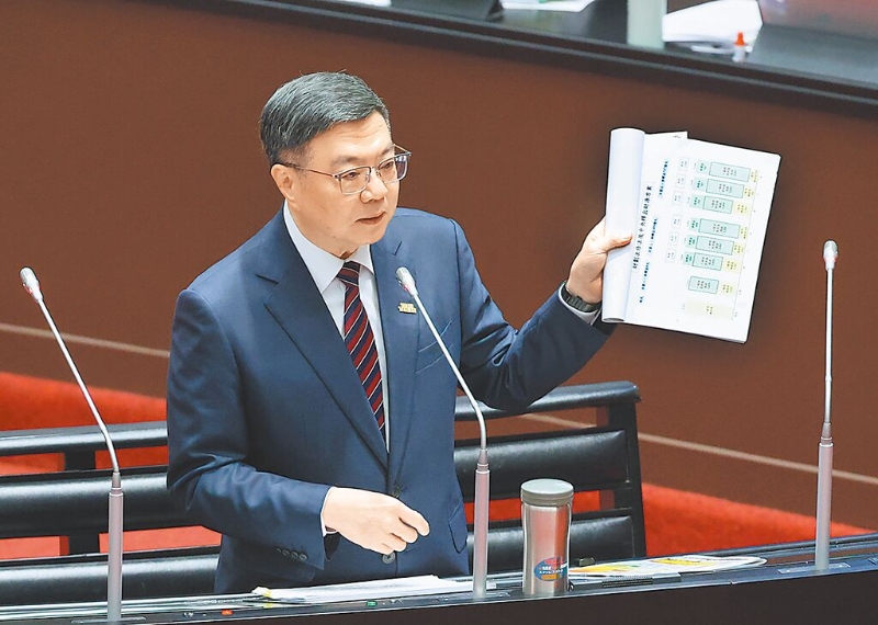 美方不斷要求臺(tái)灣增加國(guó)防預(yù)算，甚至認(rèn)為應(yīng)達(dá)國(guó)內(nèi)生產(chǎn)毛額（GDP）的10％，閣揆卓榮泰12日首度直言「現(xiàn)階段不可能」。