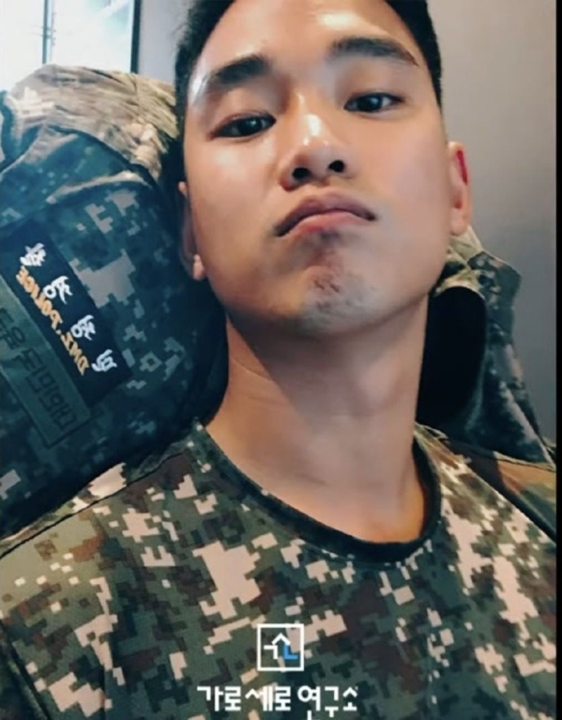 當(dāng)兵時期的金秀賢，被指已寫情書給金賽綸