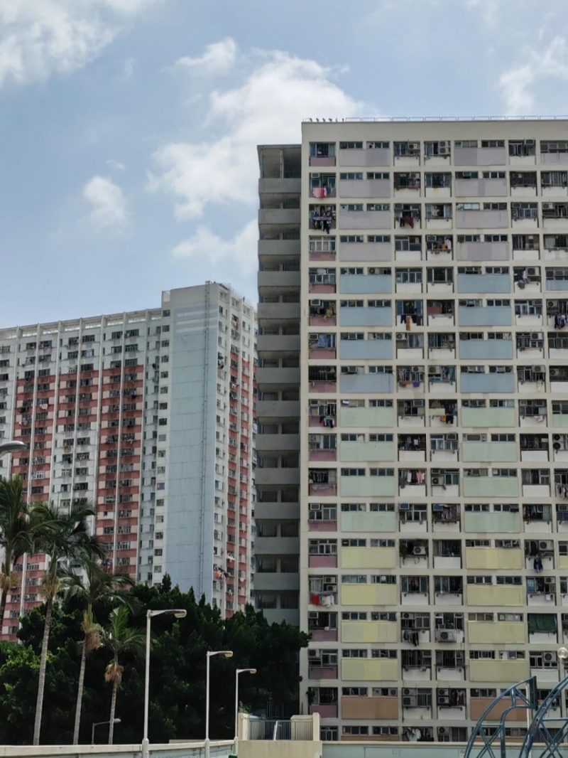 原來樓宇外墻已經(jīng)是褪色（小紅書）